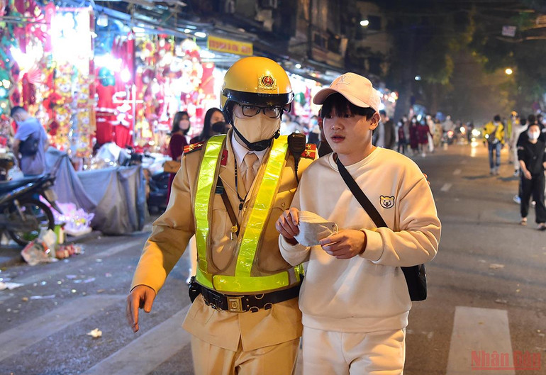 Một mùa Giáng sinh đặc biệt của 2 thành phố lớn Hà Nội và thành phố Hồ Chí Minh -0