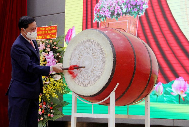 Tiếng trống không vọng phía sân trường -0