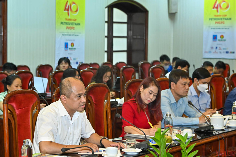 Ông Phan Anh Tuấn, Tổng Thư ký Liên đoàn Bóng bàn Việt Nam trả lời các câu hỏi tại buổi họp báo. (Hình ảnh) Họp báo Giải vô địch bóng bàn quốc gia Báo Nhân Dân lần thứ 40 tranh cúp PetroVietnam PVCFC -0