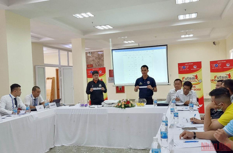 Quang cảnh lễ bốc thăm xếp lịch thi đấu giai đoạn 1 (vòng loại) chiều 30/5. Giải Futsal HDBank vô địch quốc gia 2022 khởi tranh ngày 1/6 tại Đà Lạt -0