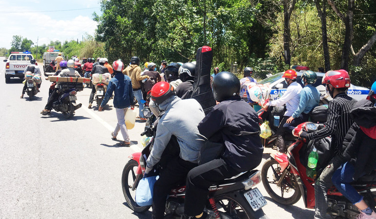 Nguy cơ lây lan dịch bệnh khi chạy xe máy về quê tránh dịch -0