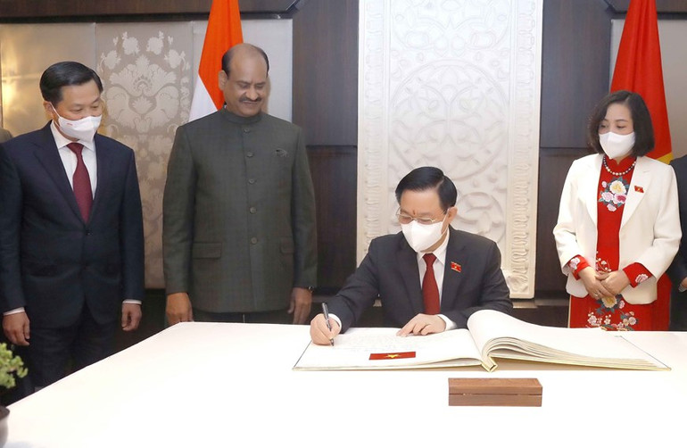 Chủ tịch Quốc hội Vương Đình Huệ hội đàm với Chủ tịch Hạ viện Ấn Độ On Birla -0