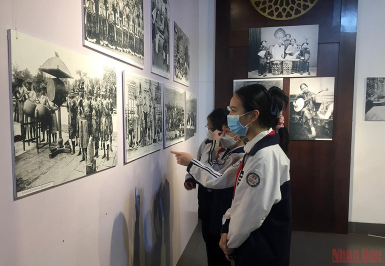 Nhiều hoạt động chào mừng Ngày Giải phóng miền Nam tại phố cổ Hà Nội -0