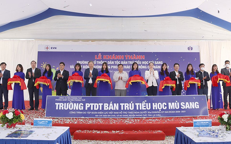 EVN tích cực hỗ trợ 3 huyện của tỉnh Lai Châu giảm nghèo -0