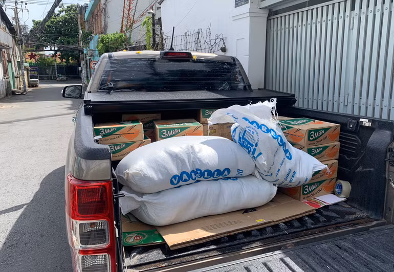 Nghĩa cử đẹp phía sau hàng nghìn suất cơm cho người cơ nhỡ -0