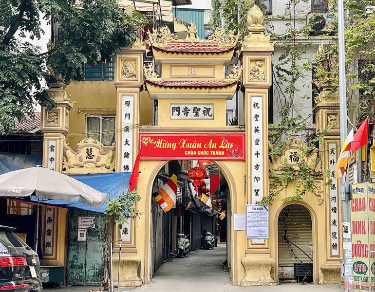 Cổng chùa Chúc Thánh của làng Hồ Khẩu. 19conglang_ThuyKHue-1646065246739.jpeg