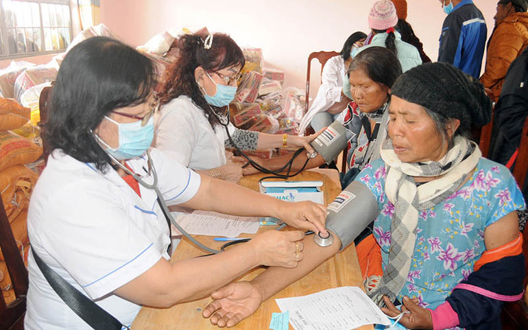 Khám bệnh và cấp thuốc miễn phí cho người dân. Tổ chức đợt công tác dân vận và “Tết vì người nghèo” tại xã vùng sâu Lâm Đồng -0
