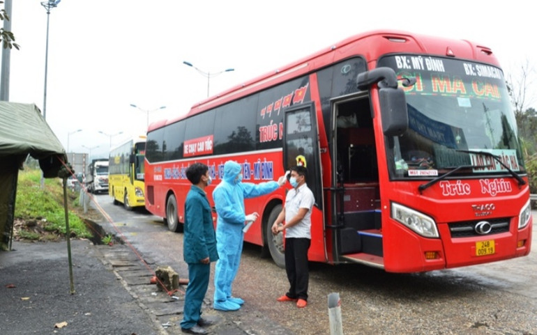 Lào Cai lập tám chốt kiểm soát y tế người và phương tiện ra vào tỉnh -0