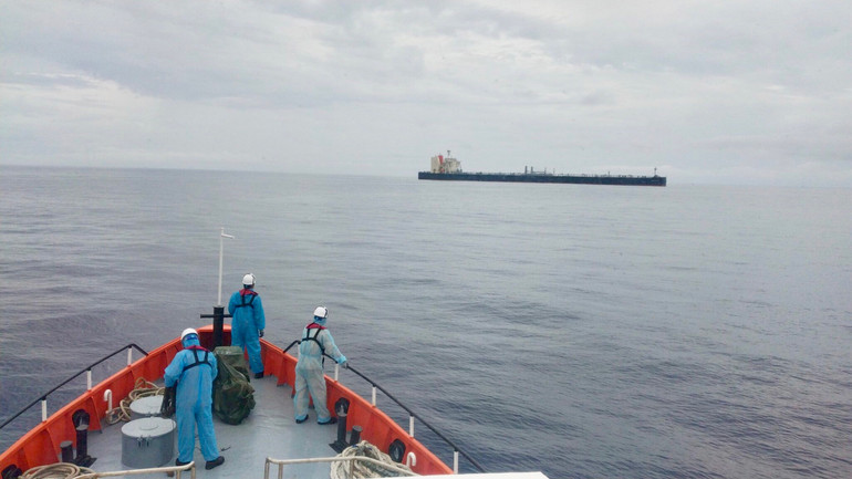 Cứu nạn thành công thuyền viên nước ngoài, bảo đảm an toàn Covid-19 -0