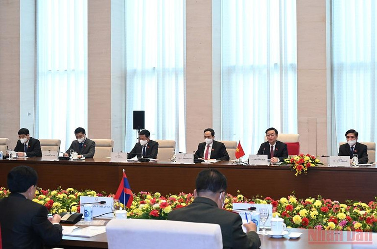 Chủ tịch Quốc hội Vương Đình Huệ và các đại biểu Quốc hội Việt Nam tham dự buổi hội kiến. Chủ tịch Quốc hội Vương Đình Huệ hội kiến Thủ tướng Lào Phankham Viphavanh -5