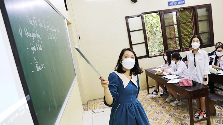Cần xây dựng chính sách cho giáo viên dạy liên trường. Ảnh: TTXVN “Ăn đong” vì thiếu giáo viên -0