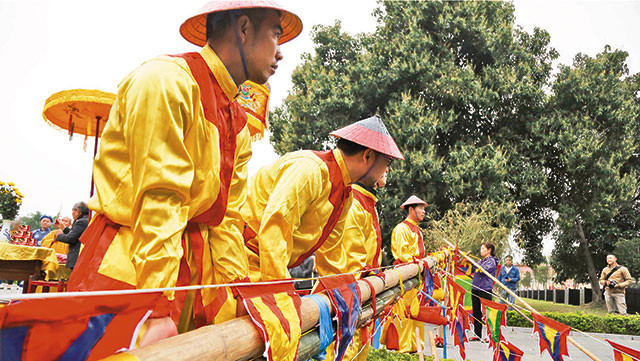 Dựng cây nêu tại Hoàng thành Thăng Long ảnh 2