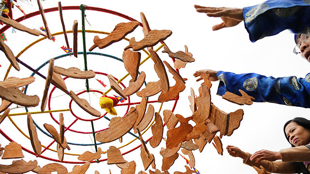 Dựng cây nêu tại Hoàng thành Thăng Long ảnh 3