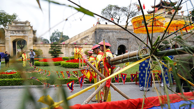 Dựng cây nêu tại Hoàng thành Thăng Long ảnh 4