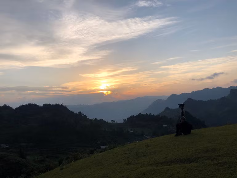 Ngắm hoàng hôn trên đỉnh Ngải Thầu ảnh 21