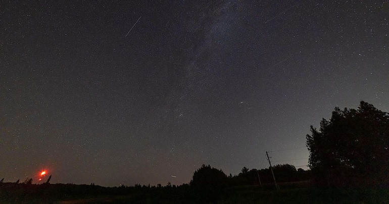 Hình ảnh tỏa sáng của mưa sao băng Perseid 2020 -0