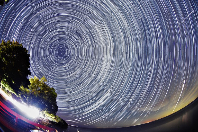 Hình ảnh tỏa sáng của mưa sao băng Perseid 2020 -0