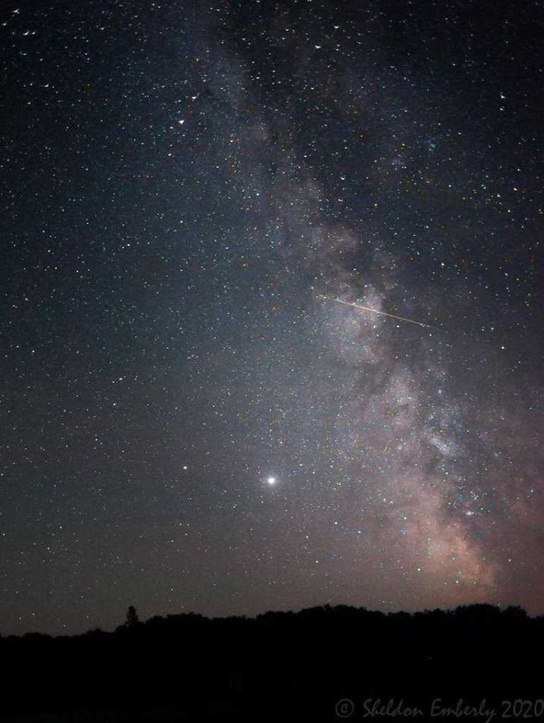 Hình ảnh tỏa sáng của mưa sao băng Perseid 2020 -0