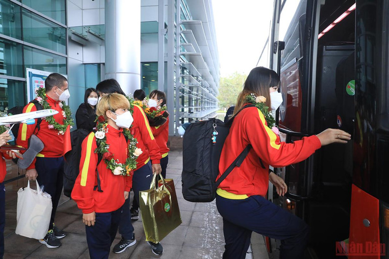 Tuyển nữ Việt Nam về nước, khép lại hành trình giành vé dự World Cup -0
