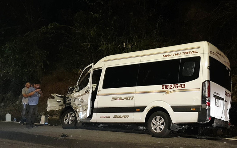 Xe container gây tai nạn liên hoàn trên đèo Bảo Lộc -0