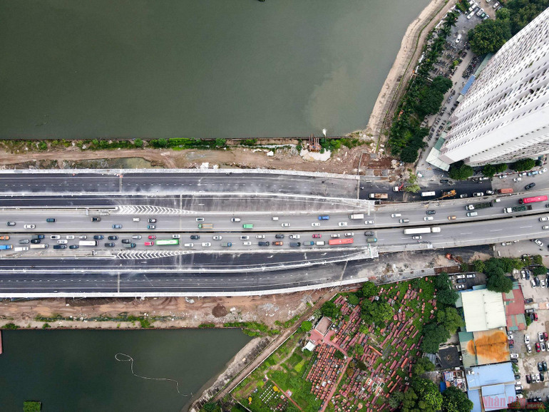 Cận cảnh cầu vượt thấp hồ Linh Đàm trước ngày khánh thành -0