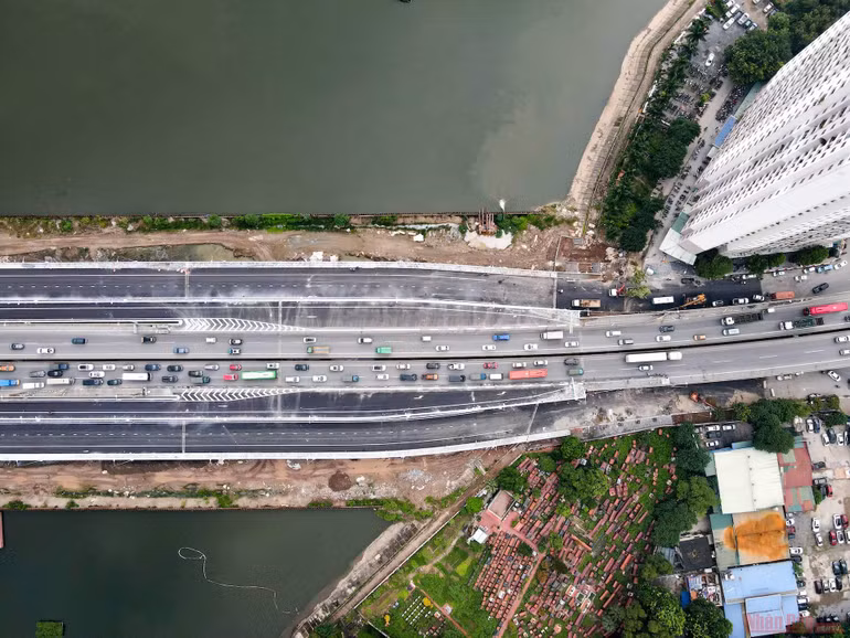 Cận cảnh cầu vượt thấp hồ Linh Đàm trước ngày khánh thành -0