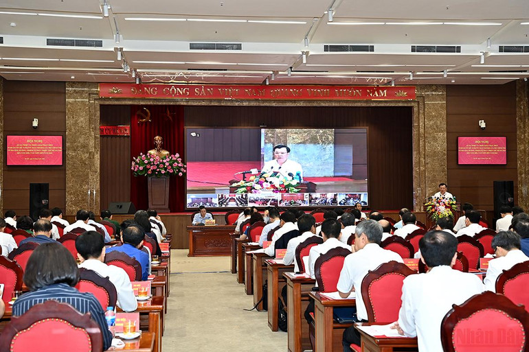 Hội nghị triển khai Nghị quyết của Bộ Chính trị về phát triển Thủ đô Hà Nội -5