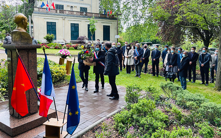  Nước Pháp in đậm dấu chân Người -0