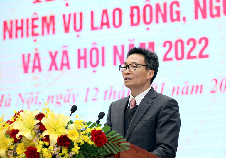 Phó Thủ tướng Vũ Đức Đam phát biểu tại Hội nghị. (Ảnh: Chí Tâm) phothutuongvuducdamduhoinghibola-1641995441934.jpg