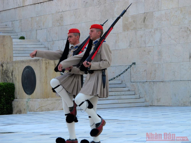 Kỳ 5: Chuyện chưa kể về Evzones -0