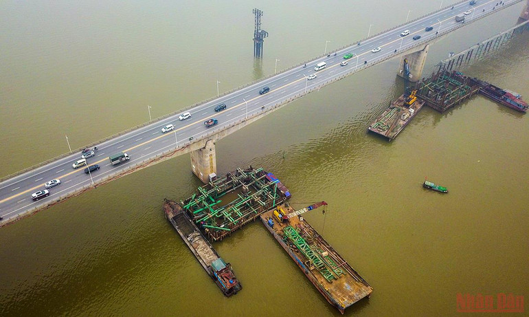 Đẩy nhanh tiến độ thi công cầu Vĩnh Tuy 2 trong năm 2022 -0