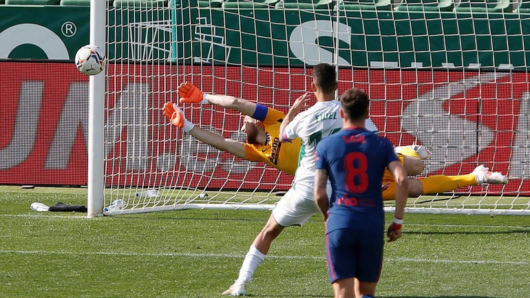Atletico duy trì ngôi đầu La Liga, Real tiếp tục bám đuổi -0