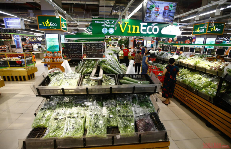 Hà Nội: Hàng hóa siêu thị dồi dào, chợ dân sinh không thiếu hàng tươi sống -0