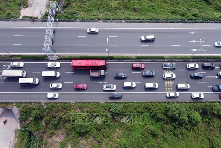 Cửa ngõ Thủ đô ùn tắc kéo dài trong ngày đầu kỳ nghỉ lễ 30/4-1/5 -0