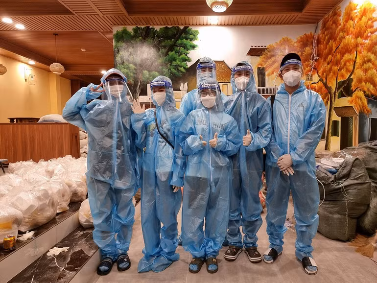 Nghĩa cử đẹp phía sau hàng nghìn suất cơm cho người cơ nhỡ -0