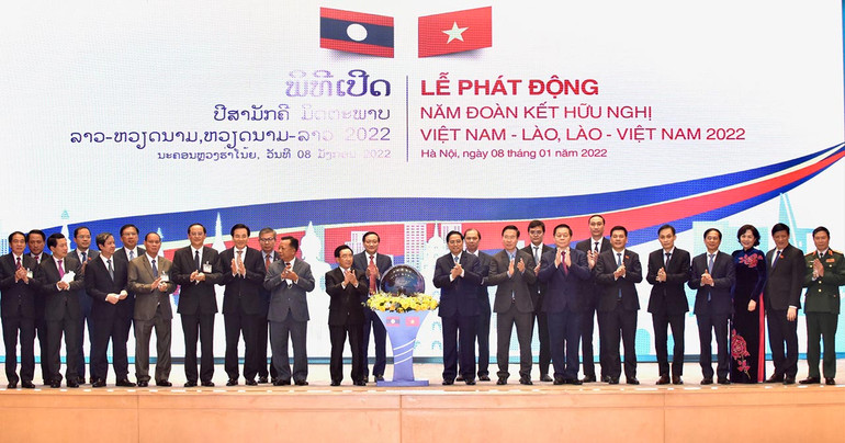 Thủ tướng Phạm Minh Chính và Thủ tướng Lào Phankham Viphavanh cùng đại biểu hai nước tại Lễ phát động Năm Đoàn kết Hữu nghị Việt Nam-Lào, Lào-Việt Nam 2022. (Ảnh: Trần Hải) dsc_6261.jpg -0