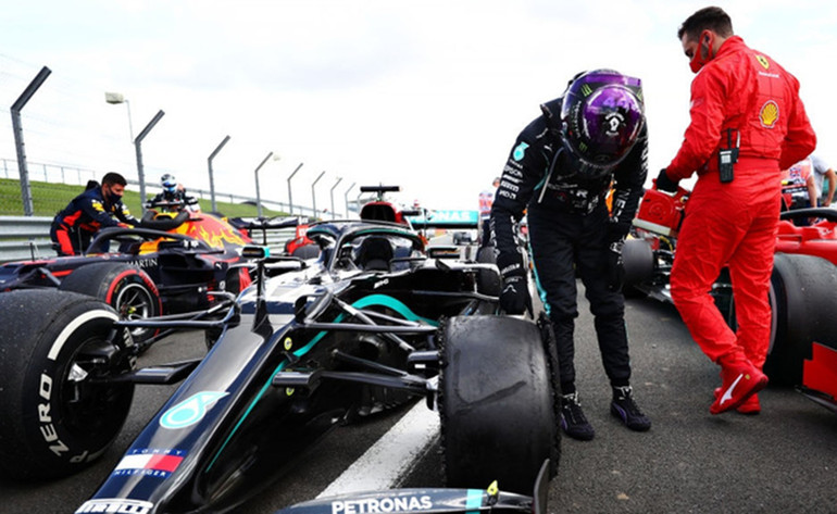 Nổ lốp, Hamilton về đích ngoạn mục -0