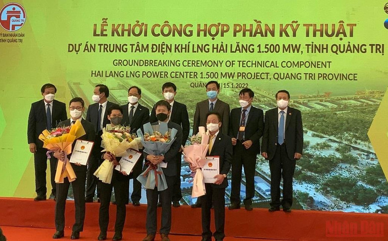Lễ trao giấy chứng nhận đăng ký đầu tư, chấp thuận Tổ hợp nhà đầu tư dự án Trung tâm điện khí LNG Hải Lăng. Khởi công dự án điện khí LNG Hải Lăng lớn nhất Quảng Trị -0