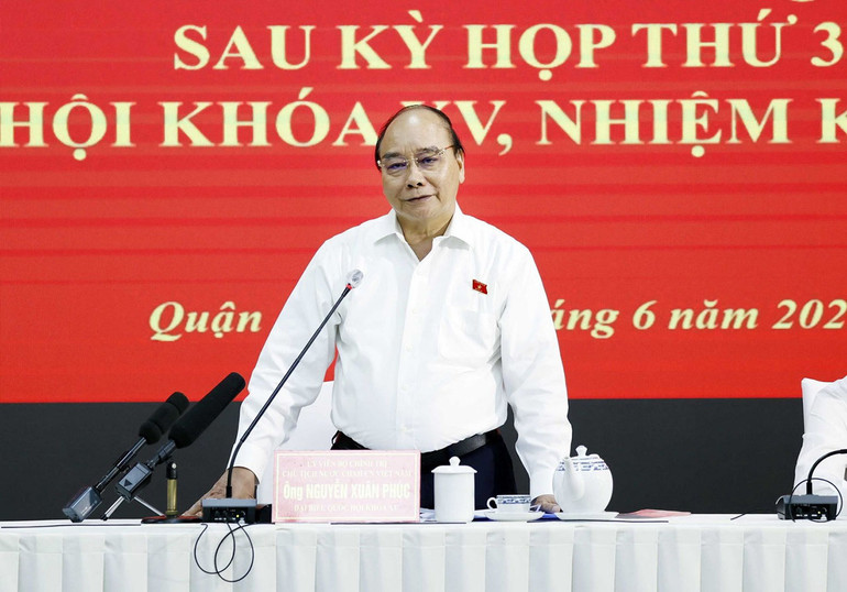 Chủ tịch nước Nguyễn Xuân Phúc phát biểu tại buổi tiếp xúc cử tri. Hình ảnh Chủ tịch nước tiếp xúc cử tri quận 1, Thành phố Hồ Chí Minh -0