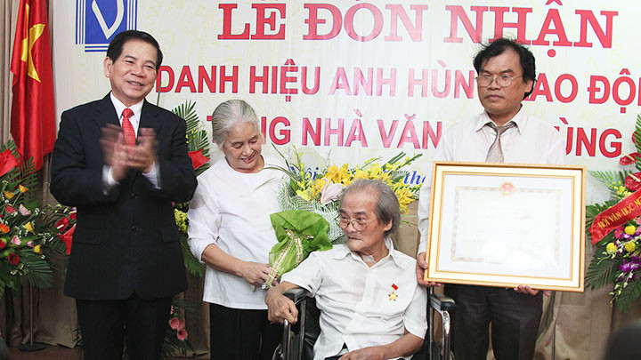 Trọn đời một chí hướng -0