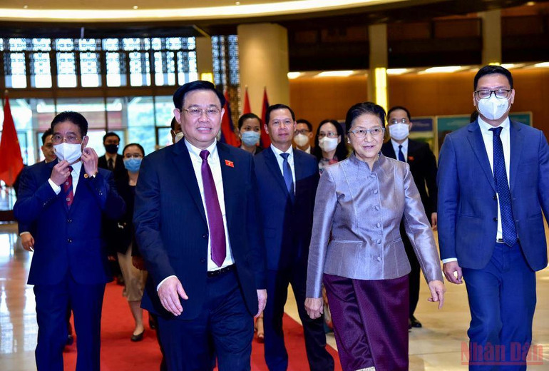 Hình ảnh Chủ tịch Quốc hội Vương Đình Huệ tiếp Phó Chủ tịch nước Lào Pany Yathotou -0