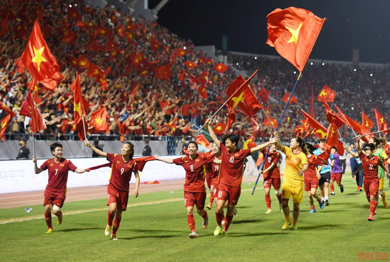 (Ảnh: THÀNH ĐẠT) Đội tuyển bóng đá nữ Việt Nam xuất sắc giành Huy chương Vàng SEA Games 31 -1