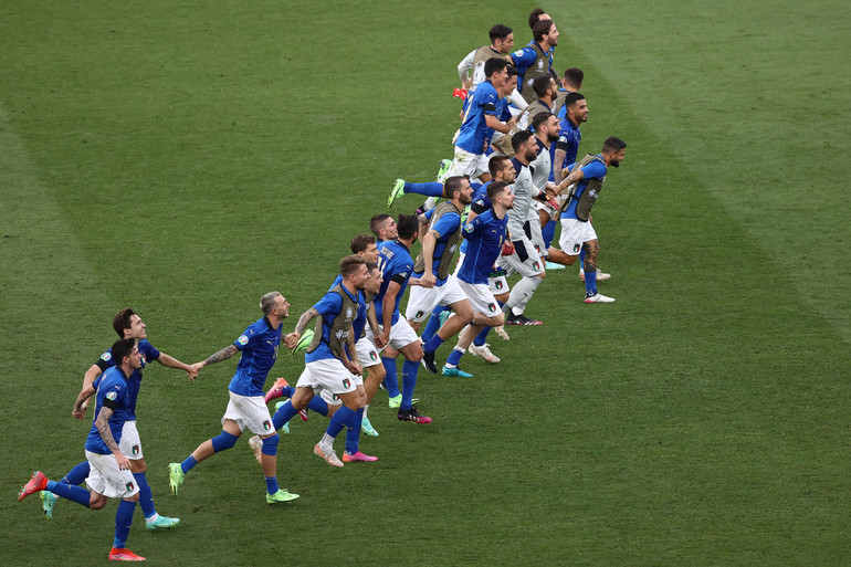 Những khoảnh khắc ấn tượng trên sân cỏ Euro 2020 -0