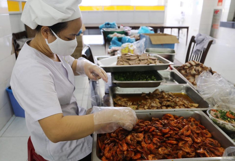 Quảng Nam dốc sức điều trị ca nặng, trong đó có ca 100 tuổi -0