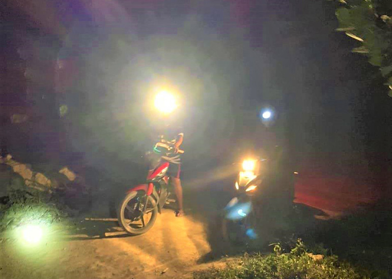 Hàng chục đối tượng hung hãn đến uy hiếp lực lượng quản lý, bảo vệ rừng của Công ty Lâm nghiệp Ea Kar và cướp tang vật tẩu thoát vào đêm 5/8. Liên tiếp xảy ra các vụ “lâm tặc” đe dọa lãnh đạo, nhân viên Công ty Lâm nghiệp Ea Kar để cướp tang vật -0