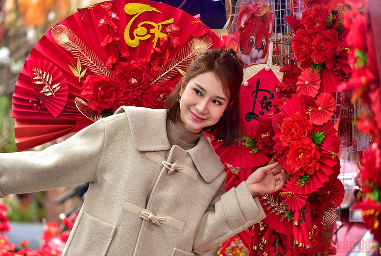 Hà Nội “thay áo mới” rực rỡ đón Xuân Nhâm Dần 2022 -0