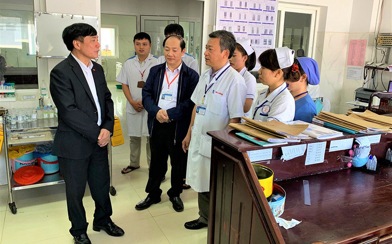 Đồng chí Bùi Văn Cường, Ủy viên Trung ương Đảng, Ủy viên Ủy ban Thường vụ Quốc hội, Tổng thư ký Quốc hội, Chủ nhiệm Văn phòng Quốc hội, nguyên Bí thư Tỉnh ủy Đắk Lắk trong một lần đến thăm, động viên lãnh đạo và các cán bộ, bác sĩ Bệnh viện đa khoa vùng Tây Nguyên. Thông tin thêm về tình trạng hàng loạt bác sĩ Bệnh viện đa khoa vùng Tây Nguyên xin thôi việc -0