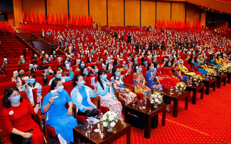 Đại hội biểu quyết thông qua Điều lệ Hội Liên hiệp Phụ nữ Việt Nam (sửa đổi, bổ sung). Đại hội đại biểu phụ nữ toàn quốc lần thứ XIII thành công tốt đẹp -0