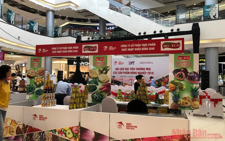 Gian hàng giới thiệu sản phẩm chế biến từ nông sản sạch tại OCOP 2019. OCOP – Lối ra cho nông nghiệp sạch -0