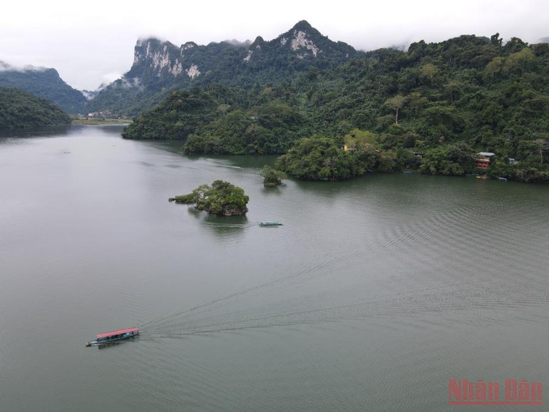 Một góc di tích quốc gia đặc biệt hồ Ba Bể. Khơi dậy bền vững tiềm năng du lịch hồ Ba Bể -0